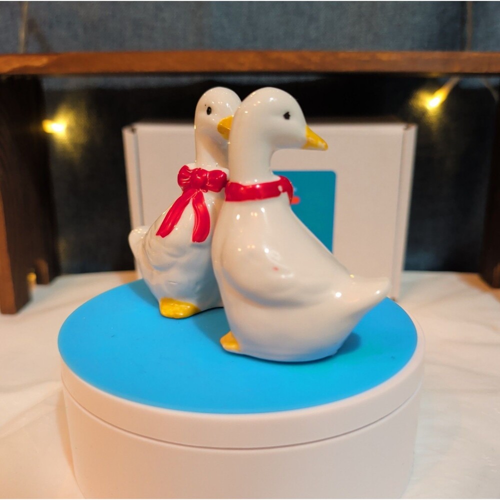 Vintage Ceramic White Goose Figurines Set of 2 Red Bow Farmhouse Decor - Picture 7 of 16